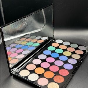 Revolution Silver and Blue Eyeshadow Palette with Mirror